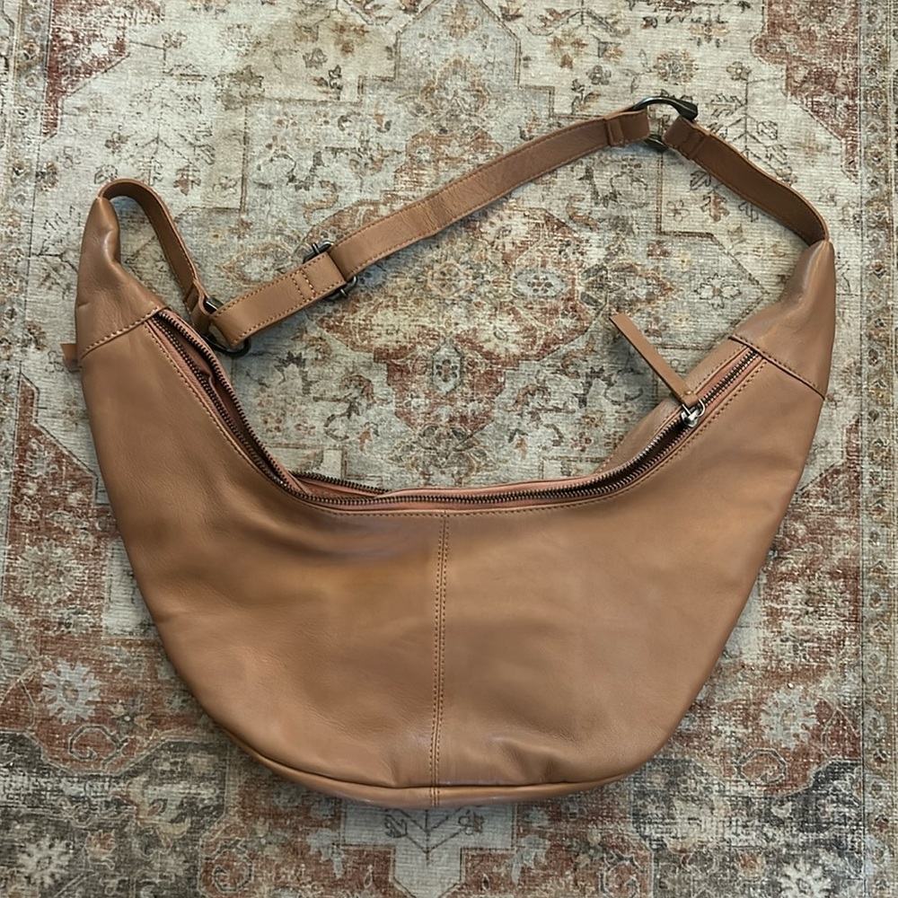 Free People Idle Hands sling bag. Color Bronzer brown.